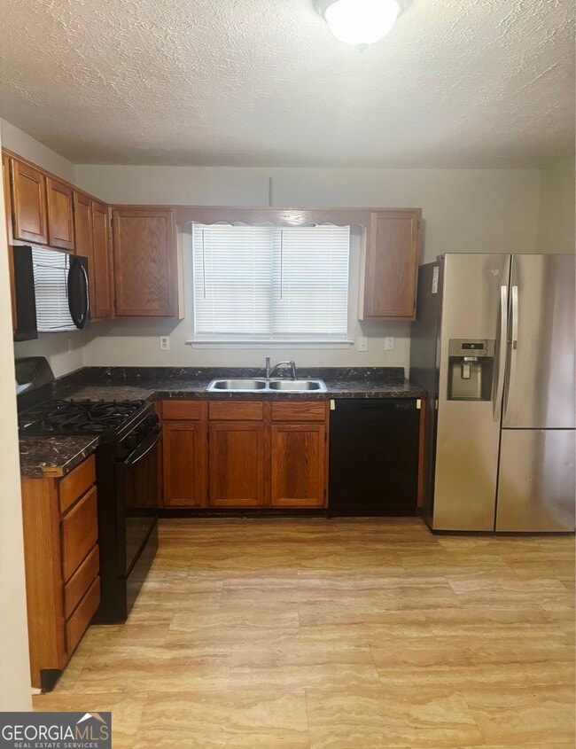 Building Photo - 557 Crestridge Ct