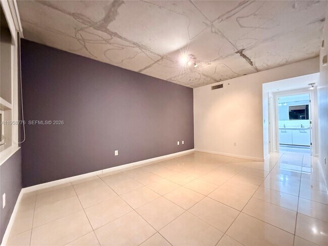 Building Photo - 3250 NE 1st Ave