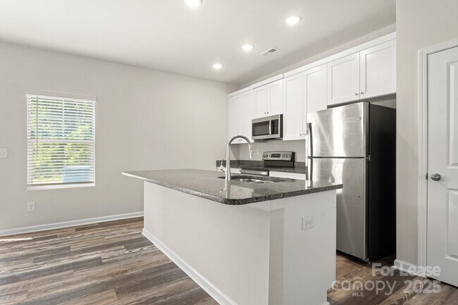 Building Photo - 117 Dogwood Vlg Trl