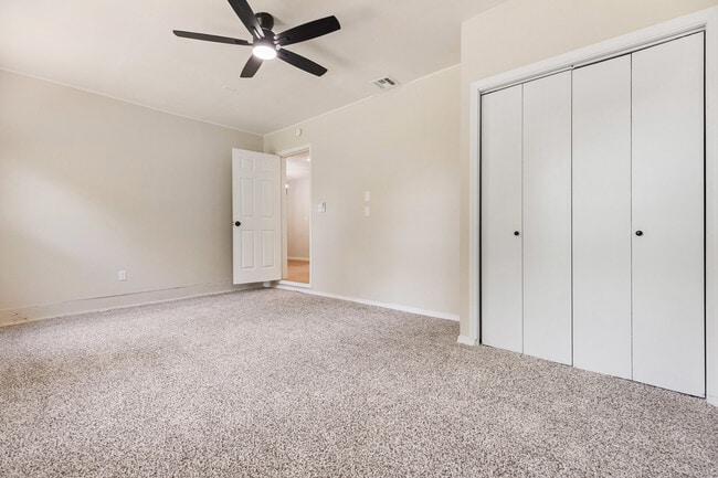 Building Photo - 3325 Del Rancho Rd