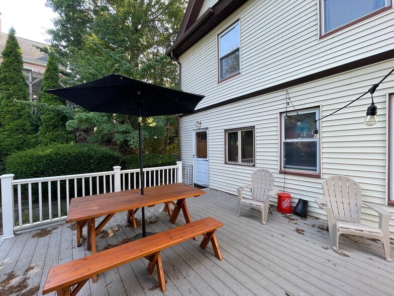 Building Photo - 1 Woodstock Ave