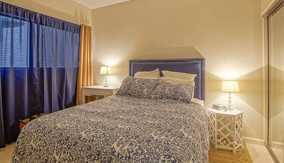 Building Photo - 723 Westmount Dr