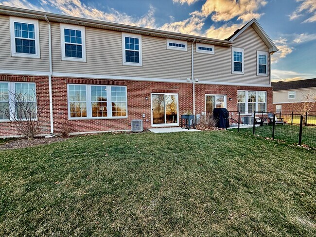 Building Photo - 1327 Draper Rd