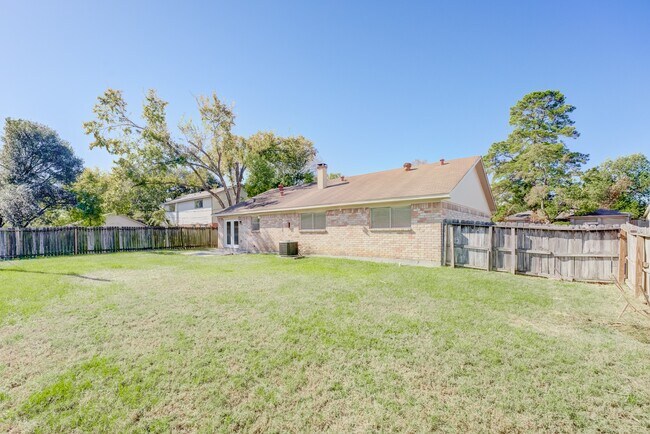 Building Photo - 15914 Timber Valley Dr