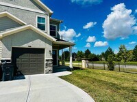 Building Photo - {1095} Modern Townhome Available Immediate...