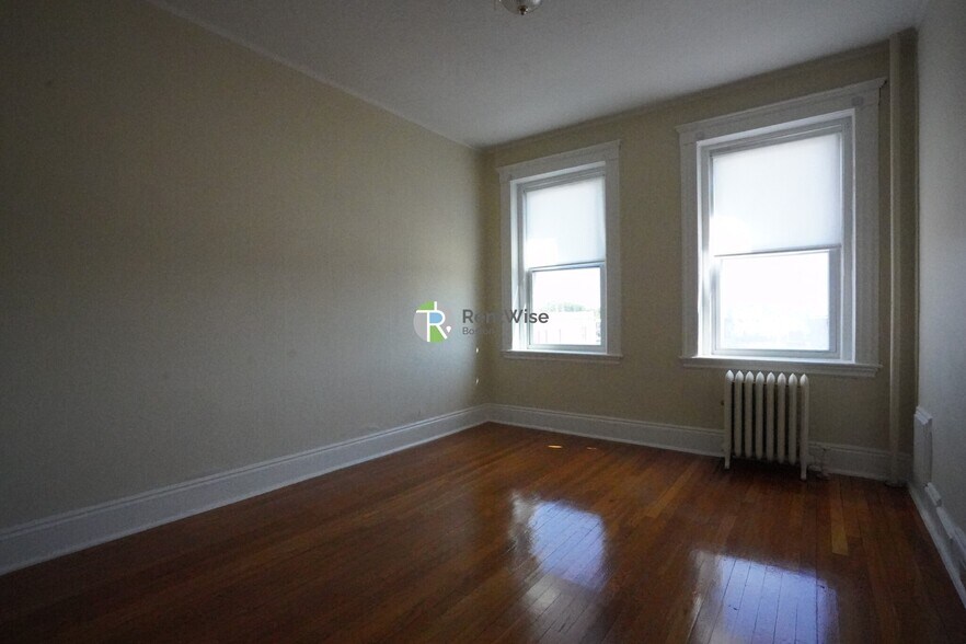 Building Photo - 228 Kelton St