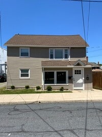 Building Photo - 212 Cherry St