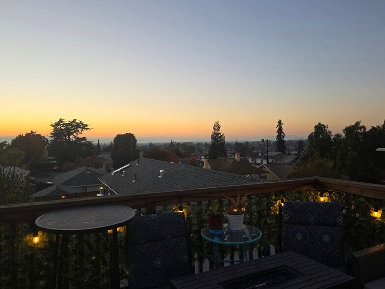 Building Photo - 9333 Lawlor St