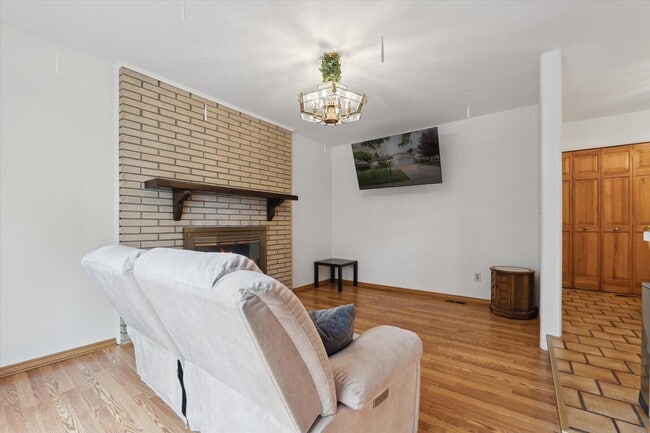 Building Photo - 25568 Kinyon St