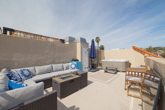 Building Photo - 1079 Sapphire St