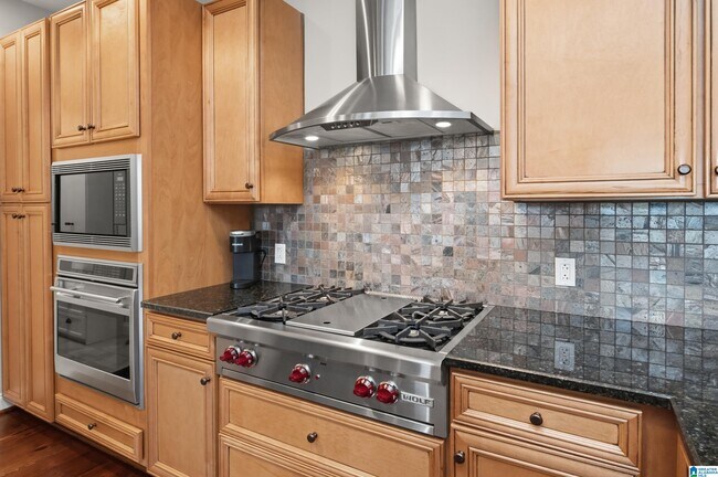 Building Photo - 2600 Highland Ave