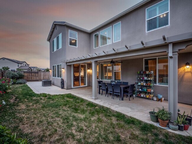 Building Photo - Newly Built 5 Bedroom Home Near Clovis East