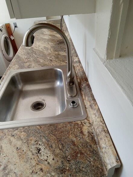 Apt 4 - kitchen - 523 E State St