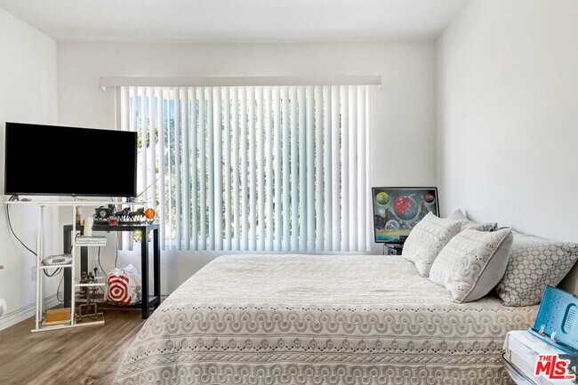 Building Photo - 1740 Hauser Blvd