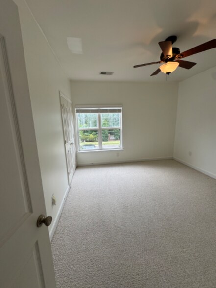 Building Photo - 11719 Ridgeway Park Dr