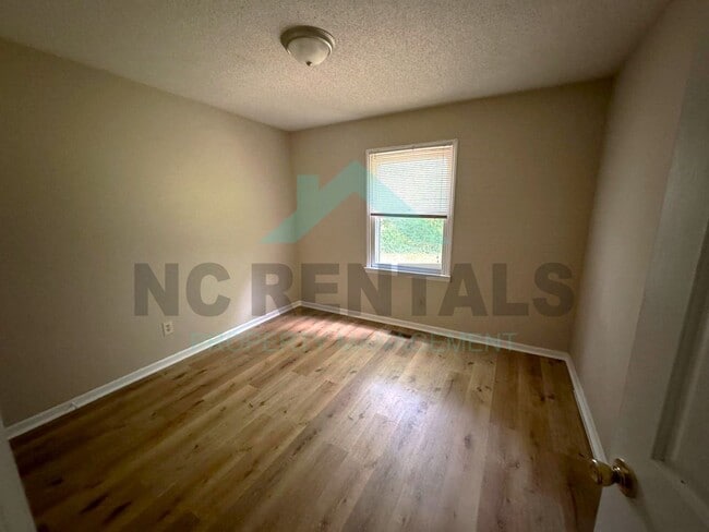 Building Photo - 663 Sunnybrook Rd