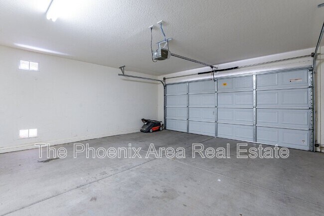 Building Photo - 3049 W Silver Creek Dr