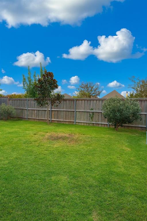 Building Photo - 302 Eves Necklace Dr.