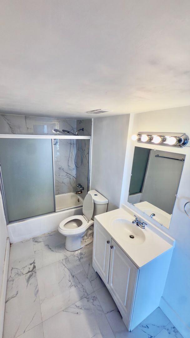 Building Photo - Spacious One Bedroom Two Bath Condo with Parking at Buckley Towers in North Miami Beach