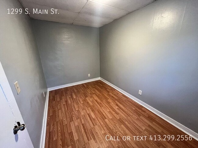 Building Photo - 1299 S Main St