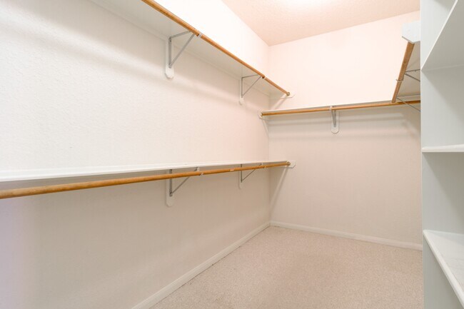 Building Photo - 2918 Five Oaks Dr