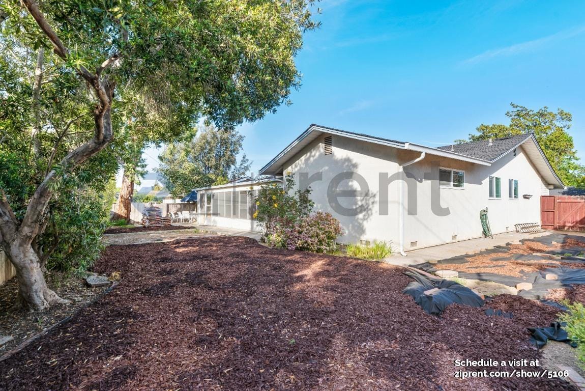 Building Photo - 1565 Klamath Dr