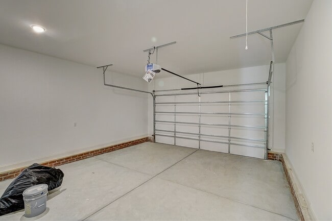 Building Photo - 248 Delview Dr