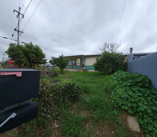 Building Photo - Los Osos Cozy Cottage