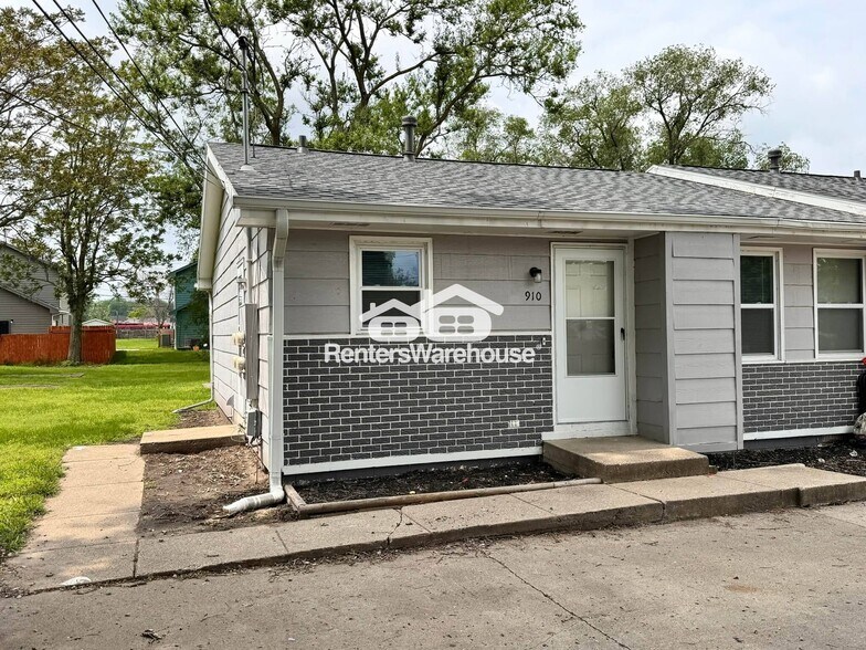 Primary Photo - 910 SE 10th St