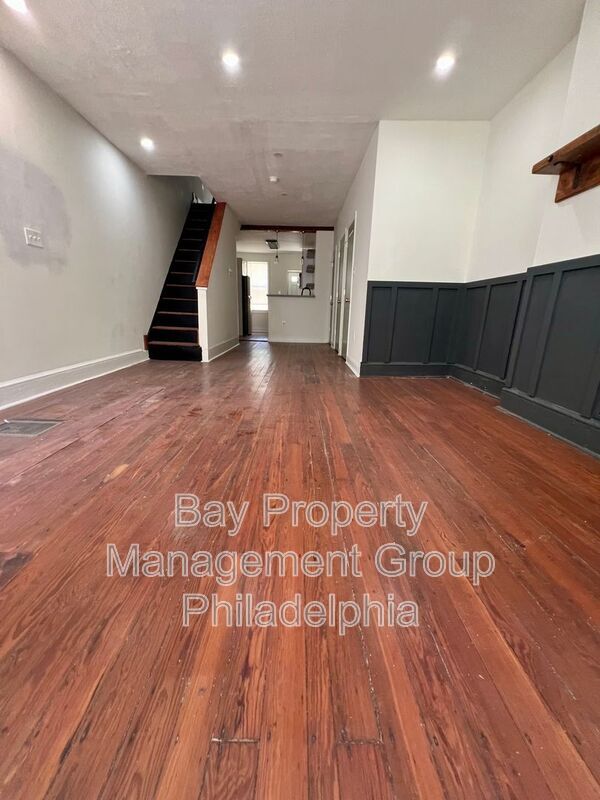 Primary Photo - 43 E Collom St