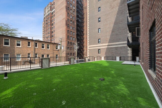 Unit 203 Private Terrace - 434 W Melrose St