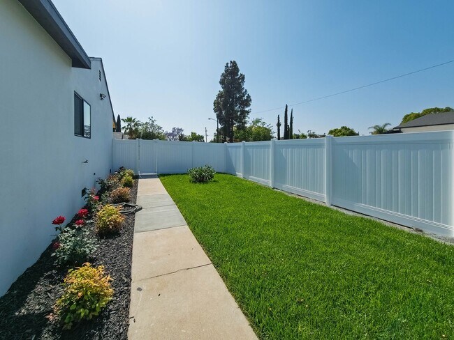 Building Photo - 6454 Gentry Ave