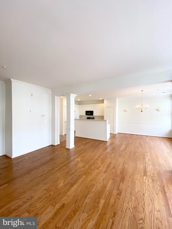 Building Photo - 2663 Manhattan Pl