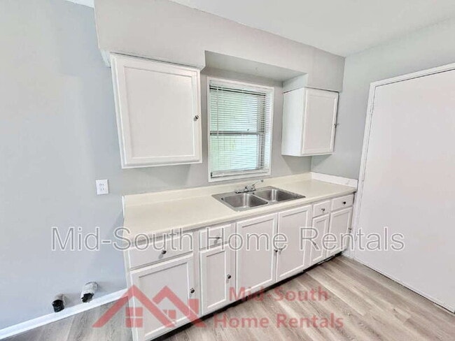 Building Photo - 1730 Tahiti Ln
