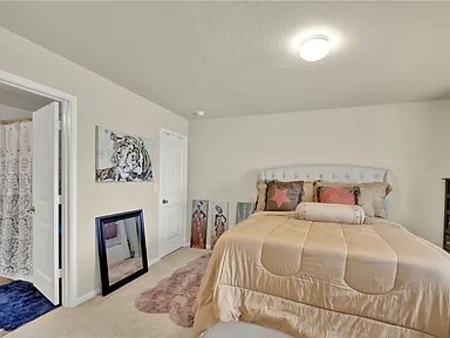 Building Photo - Beautiful Home