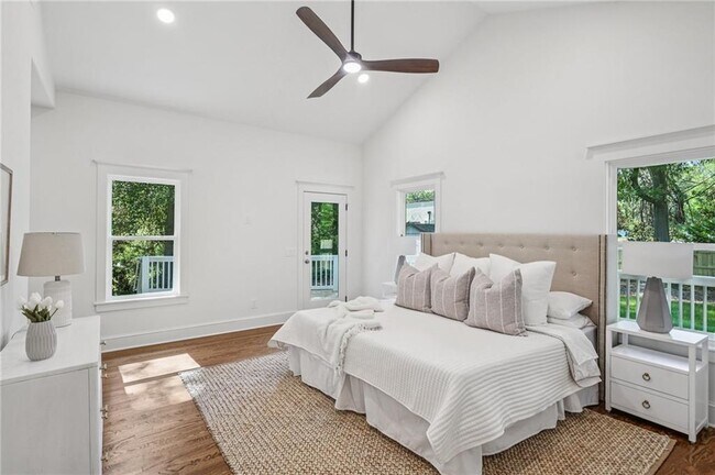 Building Photo - 1036 Dell Ave SE