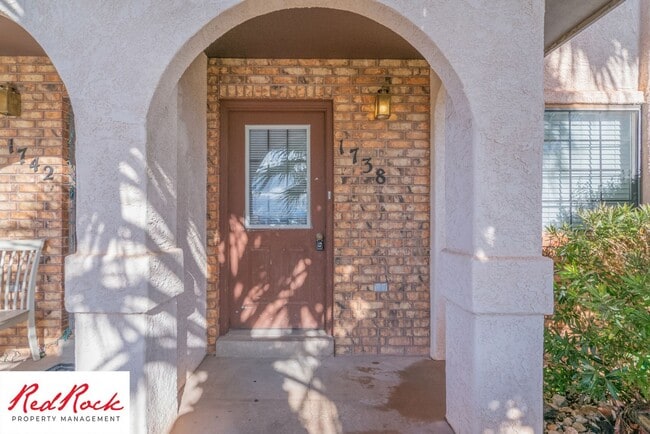 Building Photo - Charming 2 Bedroom Townhome