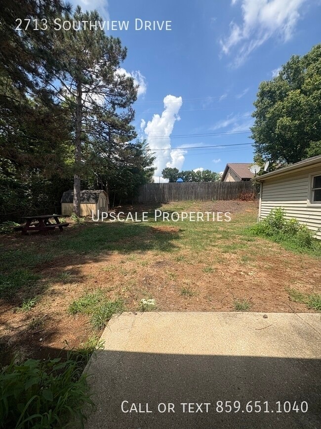 Building Photo - 2713 Southview Dr