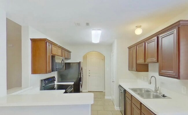 Building Photo - Stylish 3-Bedroom Residence Perfect for Family Living