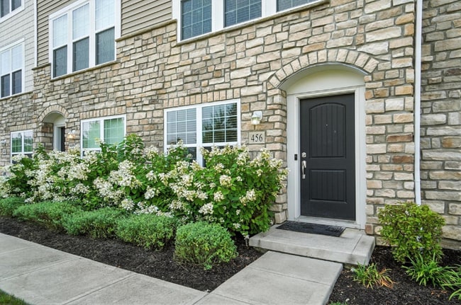 Building Photo - 456 Autumn Ridge Cir