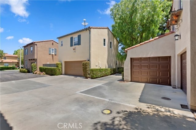 Building Photo - 57 Alevera St