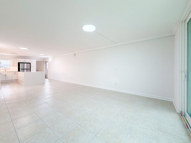 Building Photo - 7625 Sun Island Dr S