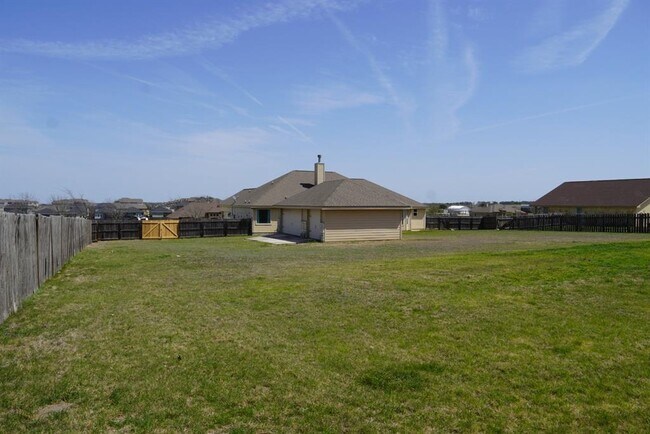 Building Photo - 141 Oak Stone Dr