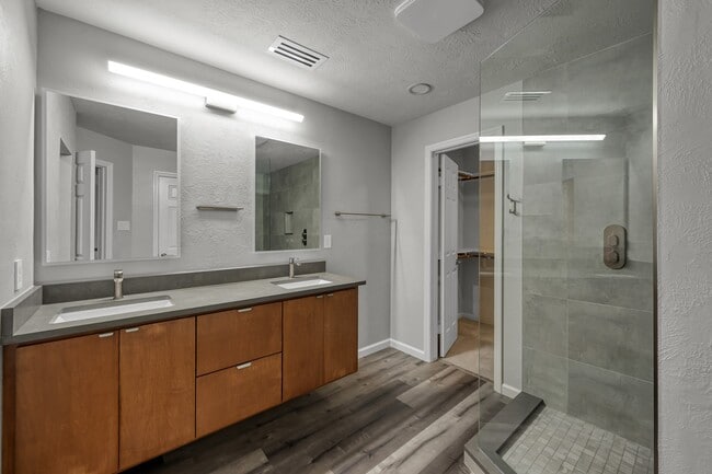 Building Photo - 23 Alderon Woods Pl