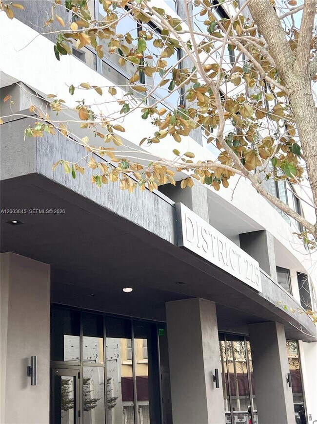 Building Photo - 225 N Miami Ave