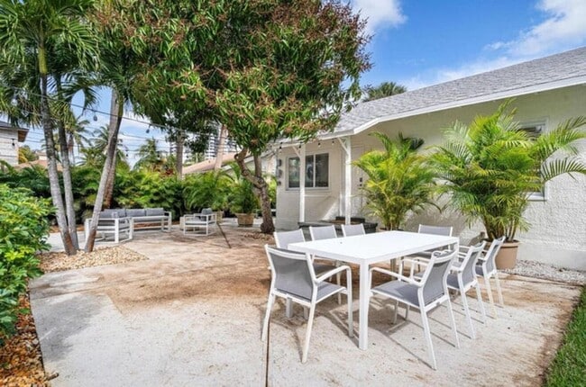 Building Photo - 5301 N Flagler Dr