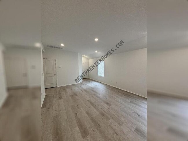 Building Photo - 250 Sarah Alyse Ln