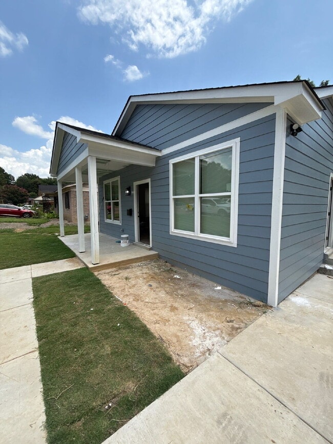 Building Photo - Fully Renovated Spacious 3BR in South Memphis – Section 8 Welcome
