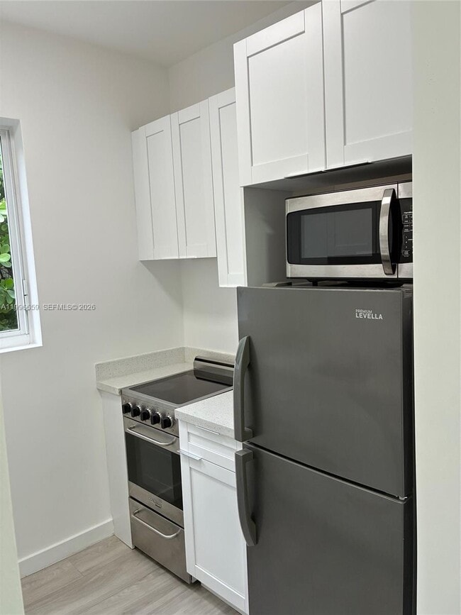 Building Photo - 2352 SW 5th St