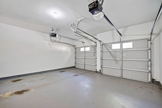 Building Photo - 77 Woodlily Pl